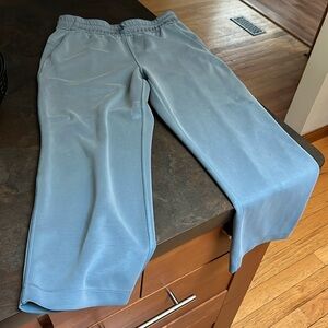 Beautiful blue Lululemon soft stream cropped pants.